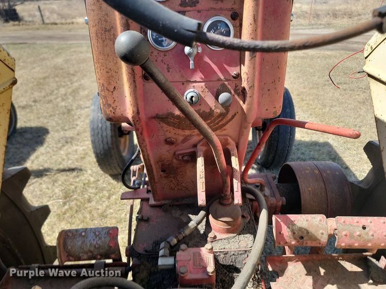 image for item DP5672 Cockshutt 550 tractor