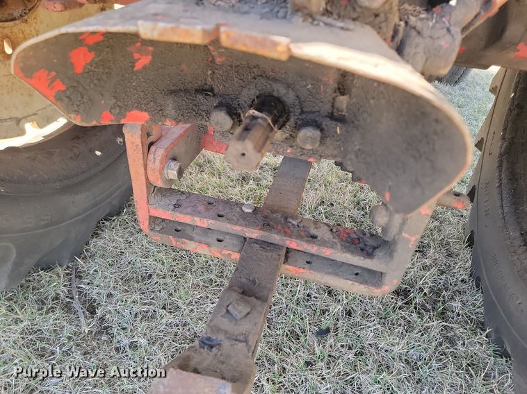 image for item DP5672 Cockshutt 550 tractor