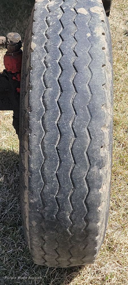 image for item DP5672 Cockshutt 550 tractor