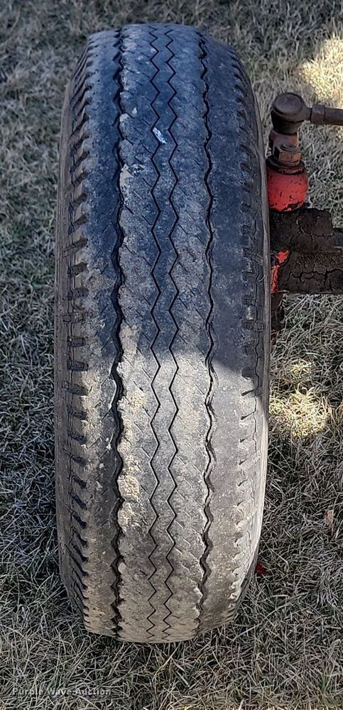 image for item DP5672 Cockshutt 550 tractor