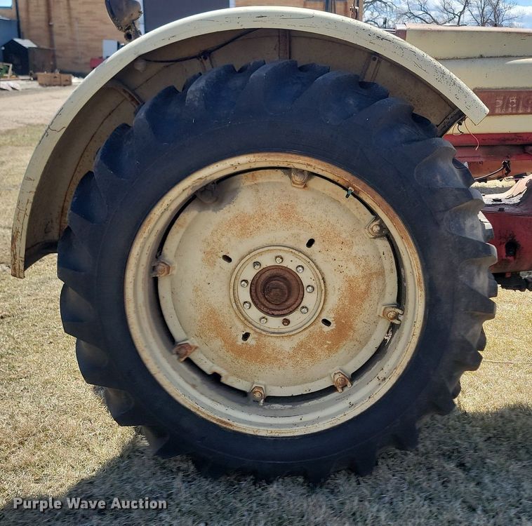 image for item DP5672 Cockshutt 550 tractor