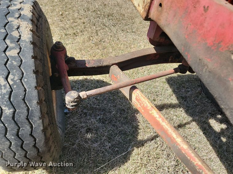 image for item DP5672 Cockshutt 550 tractor