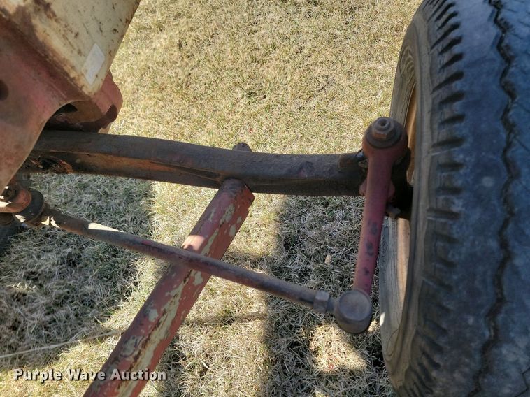 image for item DP5672 Cockshutt 550 tractor