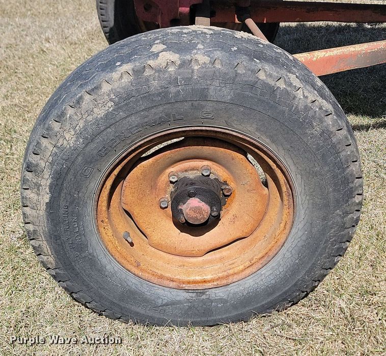 image for item DP5672 Cockshutt 550 tractor