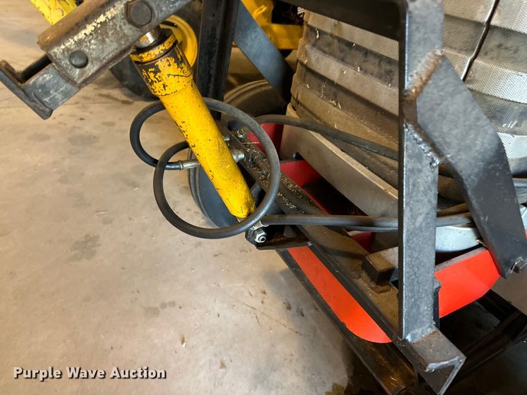 image for item DQ0752 1968 Massey Ferguson  175 tractor