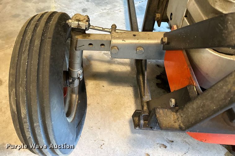 image for item DQ0752 1968 Massey Ferguson  175 tractor