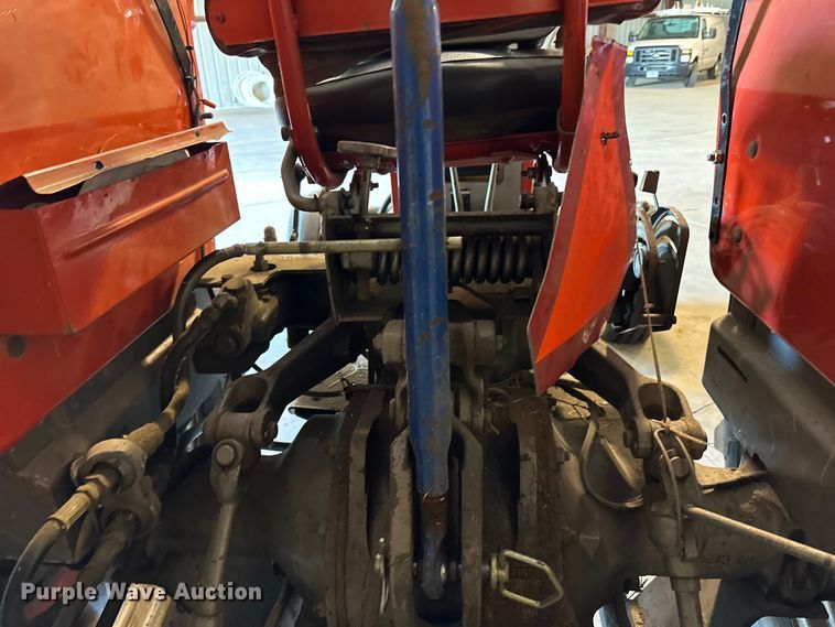 image for item DQ0752 1968 Massey Ferguson  175 tractor