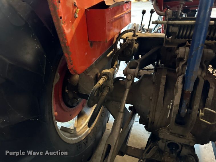 image for item DQ0752 1968 Massey Ferguson  175 tractor