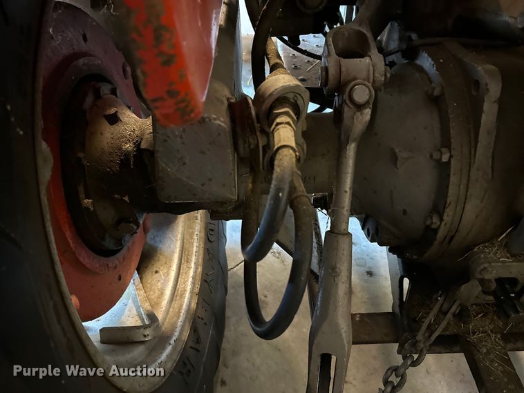 image for item DQ0752 1968 Massey Ferguson  175 tractor