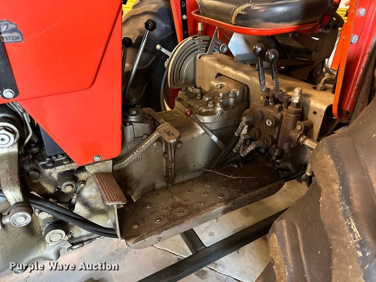 image for item DQ0752 1968 Massey Ferguson  175 tractor