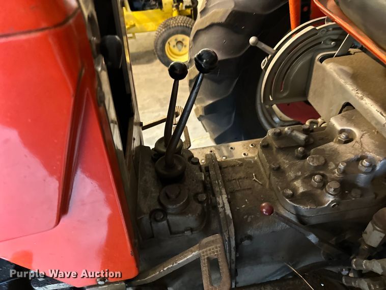 image for item DQ0752 1968 Massey Ferguson  175 tractor