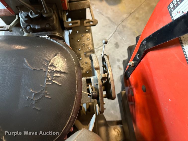 image for item DQ0752 1968 Massey Ferguson  175 tractor