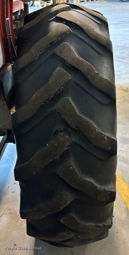 image for item DQ0752 1968 Massey Ferguson  175 tractor