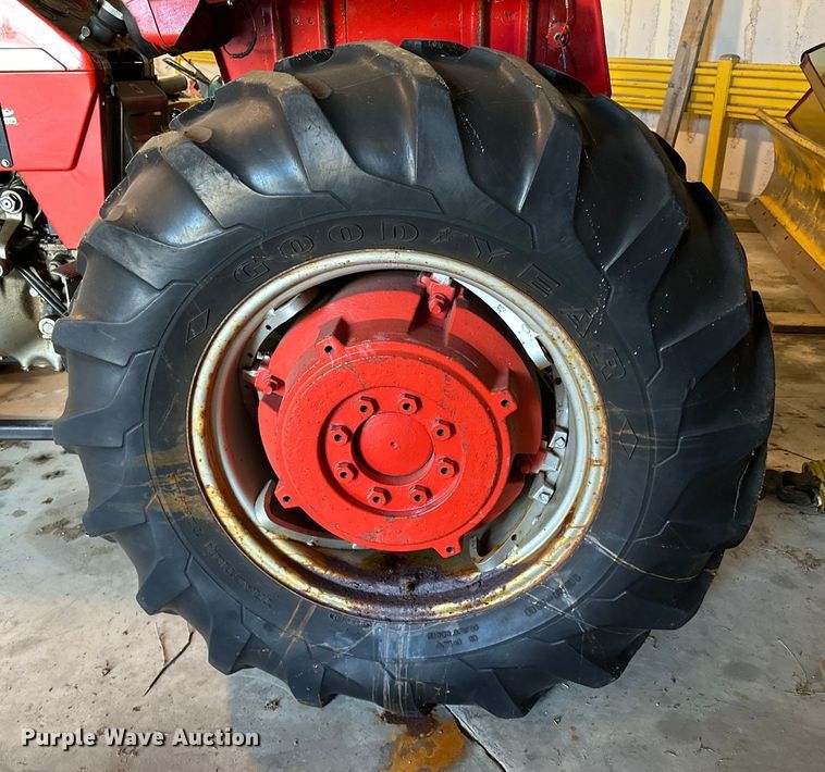 image for item DQ0752 1968 Massey Ferguson  175 tractor