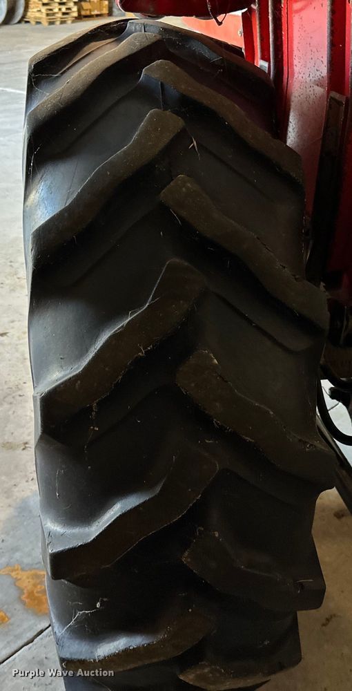 image for item DQ0752 1968 Massey Ferguson  175 tractor