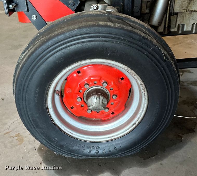 image for item DQ0752 1968 Massey Ferguson  175 tractor