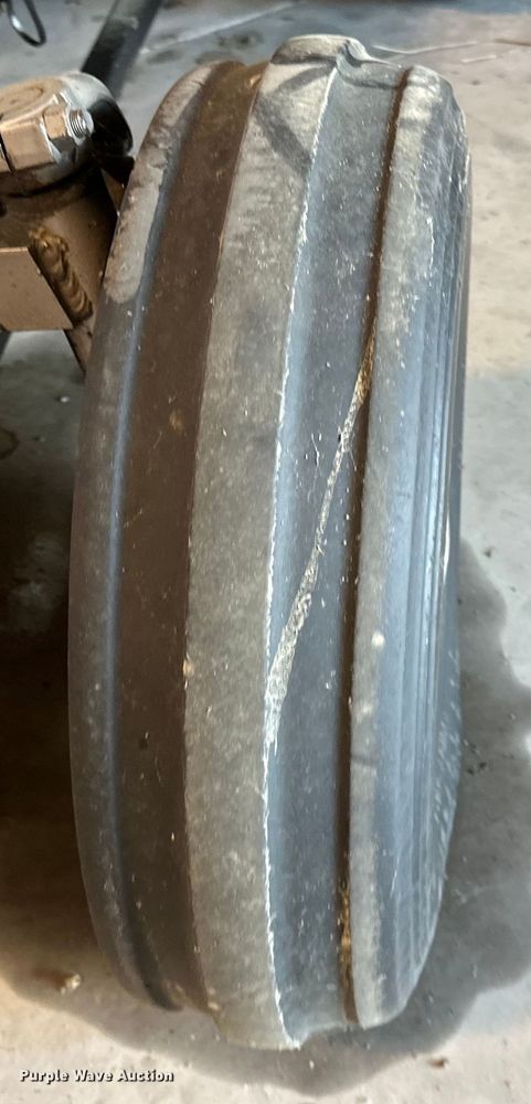 image for item DQ0752 1968 Massey Ferguson  175 tractor