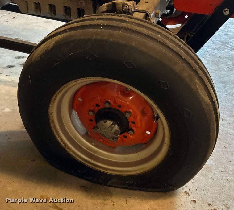 image for item DQ0752 1968 Massey Ferguson  175 tractor