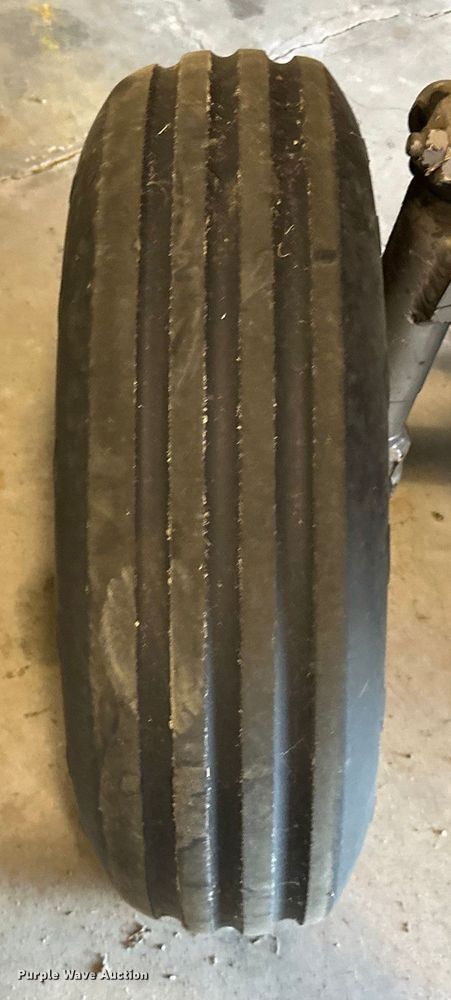 image for item DQ0752 1968 Massey Ferguson  175 tractor