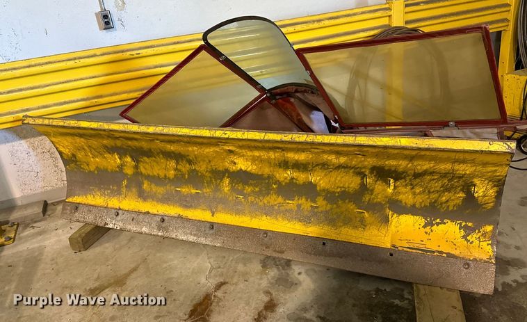 image for item DQ0752 1968 Massey Ferguson  175 tractor