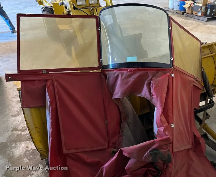 image for item DQ0752 1968 Massey Ferguson  175 tractor