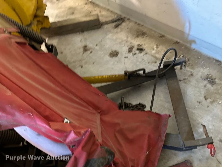 image for item DQ0752 1968 Massey Ferguson  175 tractor