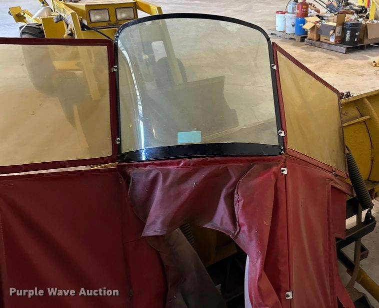 image for item DQ0752 1968 Massey Ferguson  175 tractor