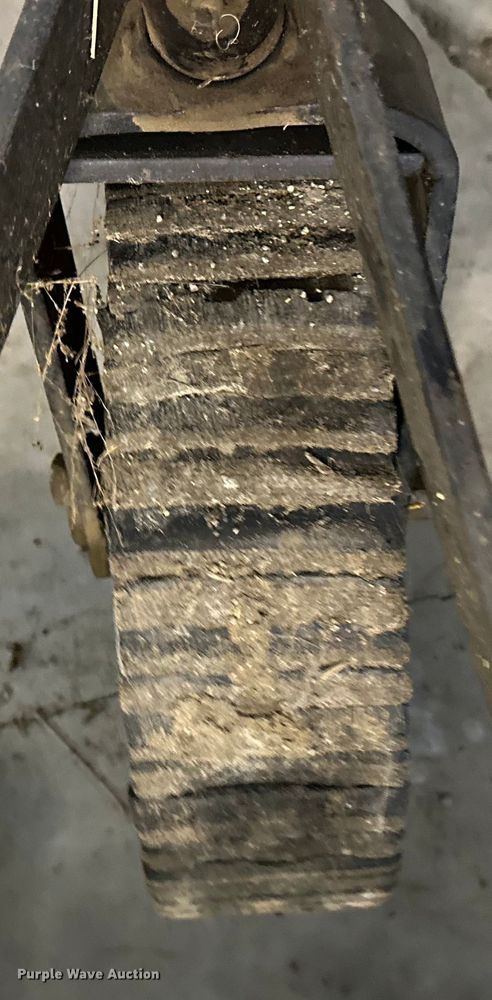 image for item DQ0752 1968 Massey Ferguson  175 tractor