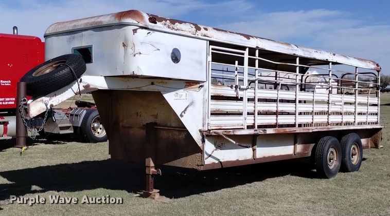 image for item DQ6065 1976 Dugan livestock trailer