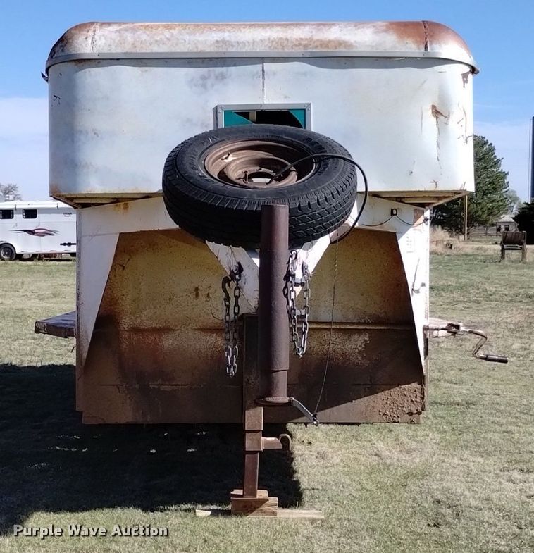 image for item DQ6065 1976 Dugan livestock trailer