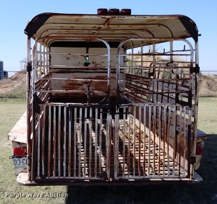 image for item DQ6065 1976 Dugan livestock trailer