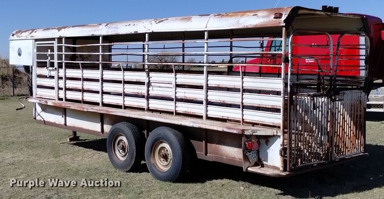 image for item DQ6065 1976 Dugan livestock trailer