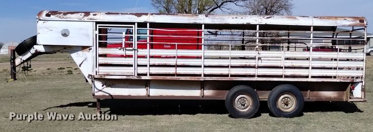 image for item DQ6065 1976 Dugan livestock trailer