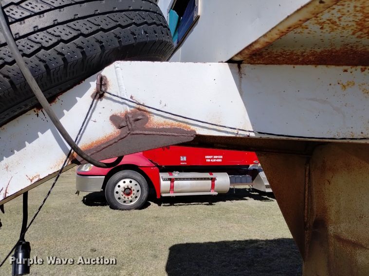 image for item DQ6065 1976 Dugan livestock trailer