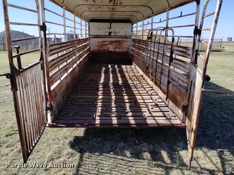 image for item DQ6065 1976 Dugan livestock trailer