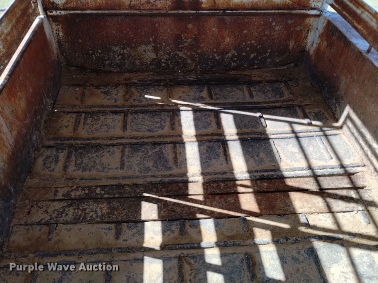 image for item DQ6065 1976 Dugan livestock trailer