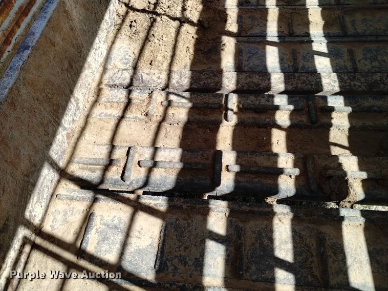 image for item DQ6065 1976 Dugan livestock trailer