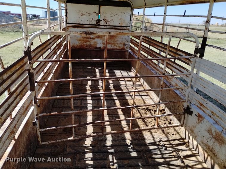 image for item DQ6065 1976 Dugan livestock trailer