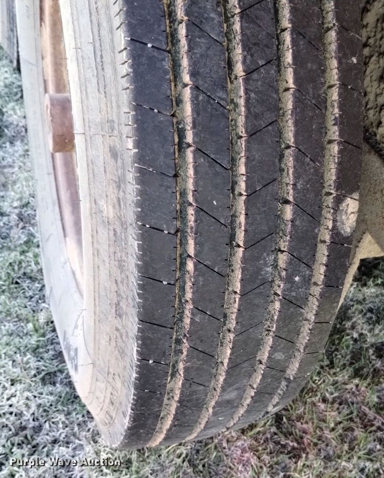 image for item DQ6065 1976 Dugan livestock trailer