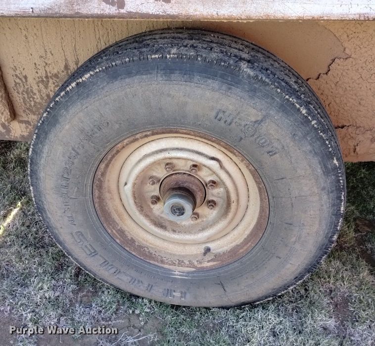 image for item DQ6065 1976 Dugan livestock trailer