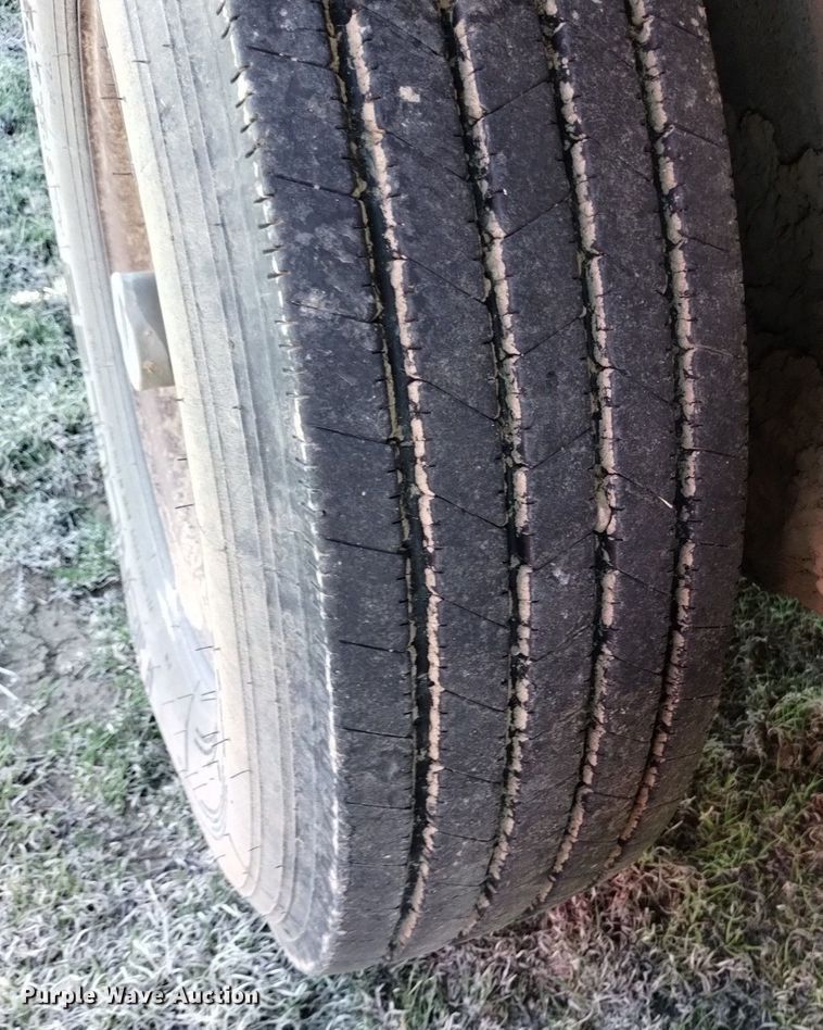 image for item DQ6065 1976 Dugan livestock trailer