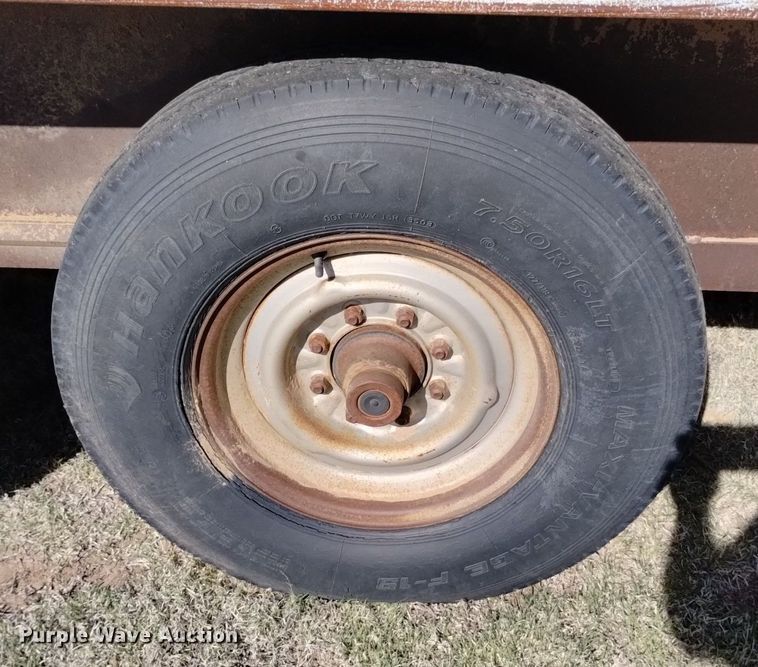 image for item DQ6065 1976 Dugan livestock trailer