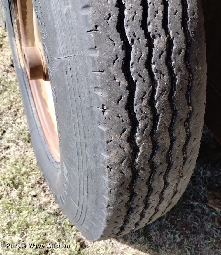 image for item DQ6065 1976 Dugan livestock trailer