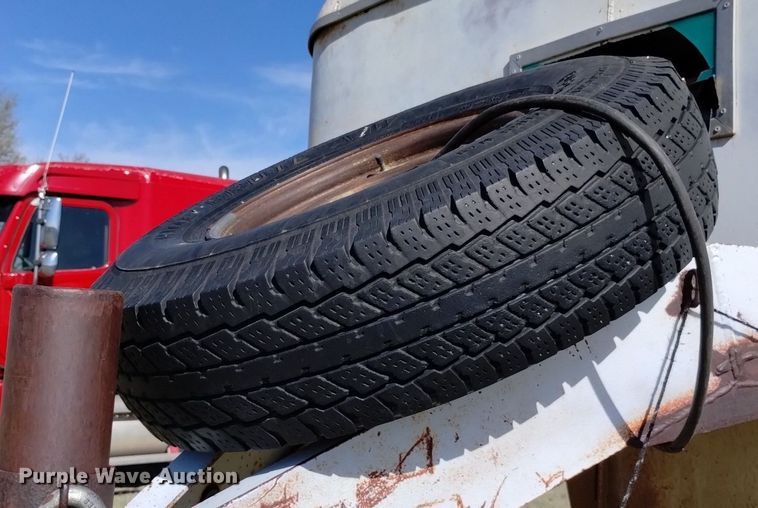 image for item DQ6065 1976 Dugan livestock trailer