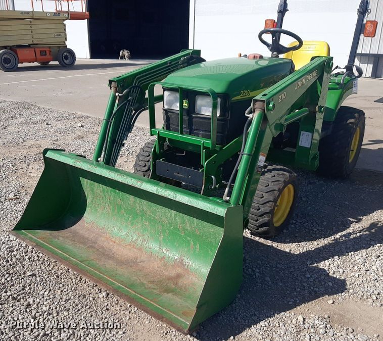 image for item DQ6975 2004 John Deere 2210 MFWD tractor