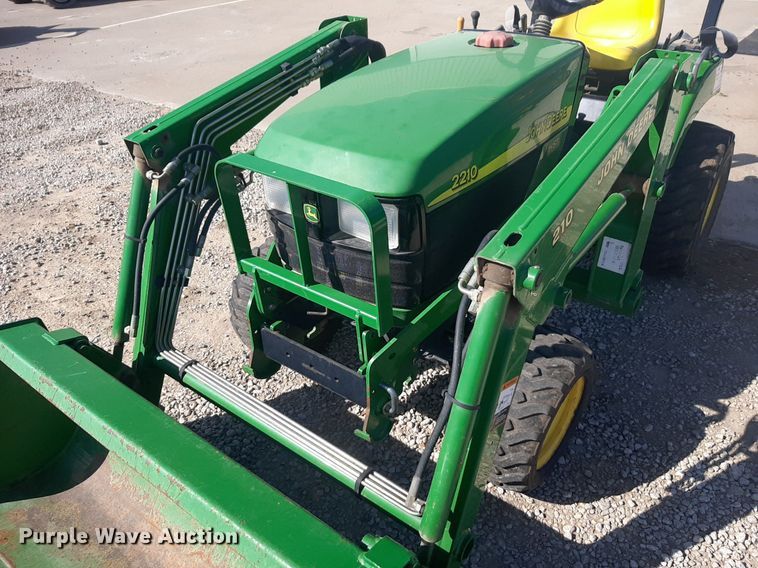image for item DQ6975 2004 John Deere 2210 MFWD tractor