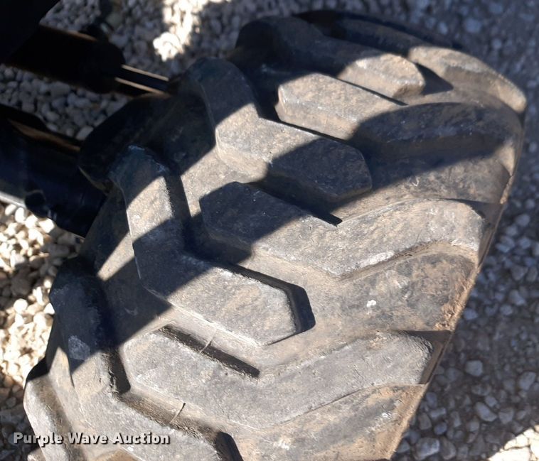 image for item DQ6975 2004 John Deere 2210 MFWD tractor