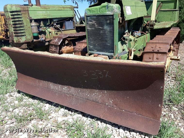 image for item DQ7011 1952 John Deere MC tractor