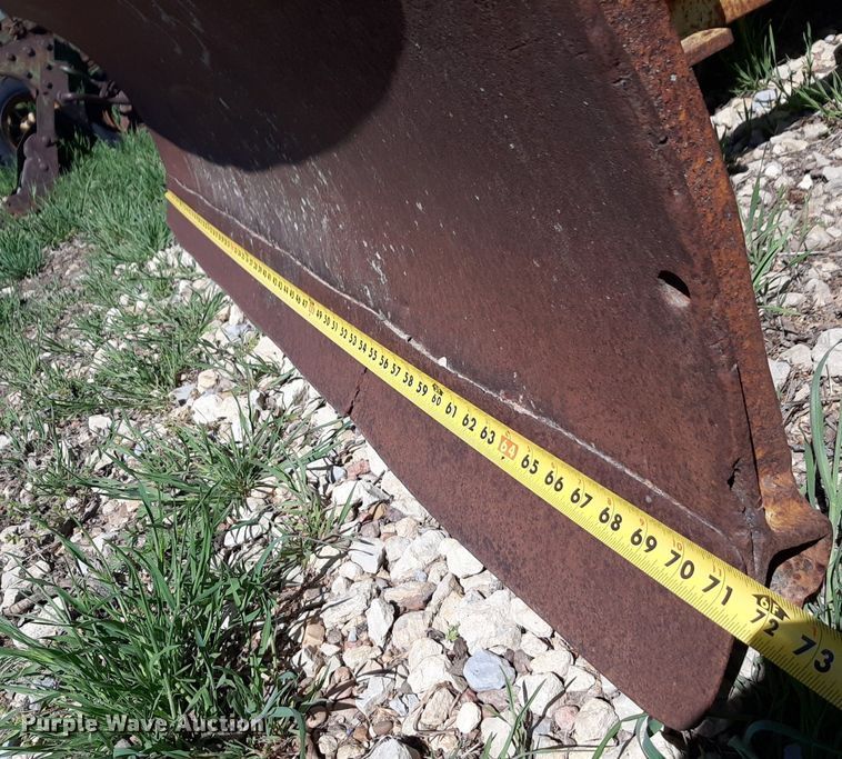 image for item DQ7011 1952 John Deere MC tractor