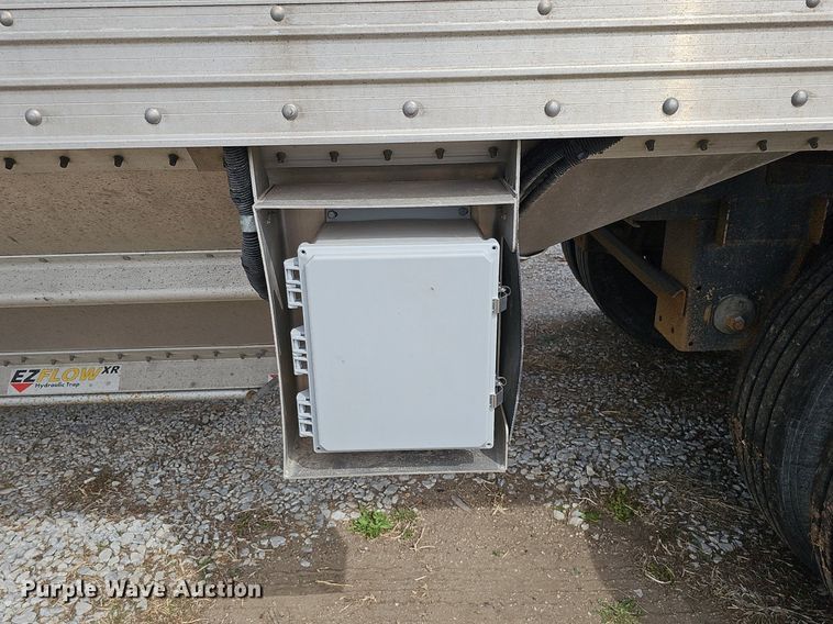 image for item DQ8690 2023 Timpte Super Hopper grain trailer